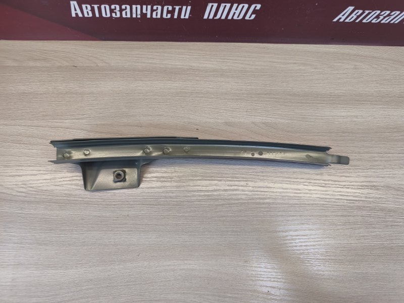 Направляющая стекла     двери