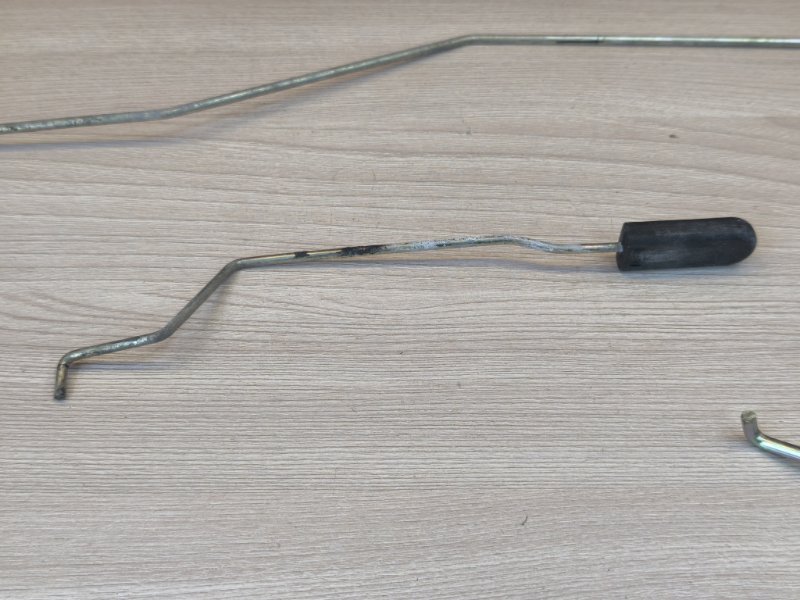 Тяга замка двери