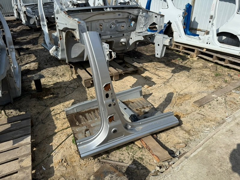 средняя стойка