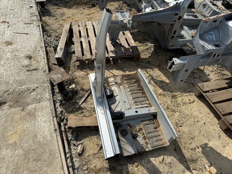 средняя стойка