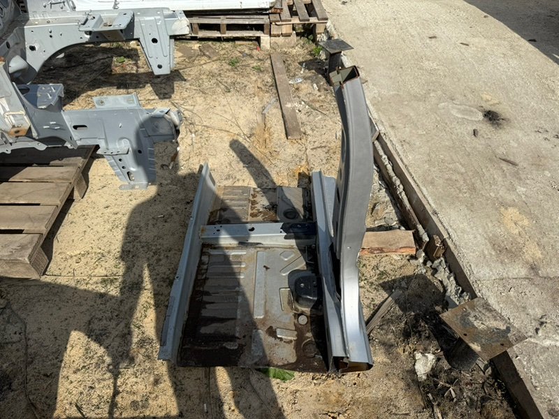 средняя стойка