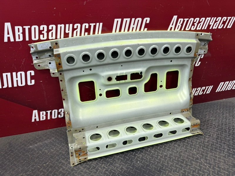 Задняя полка