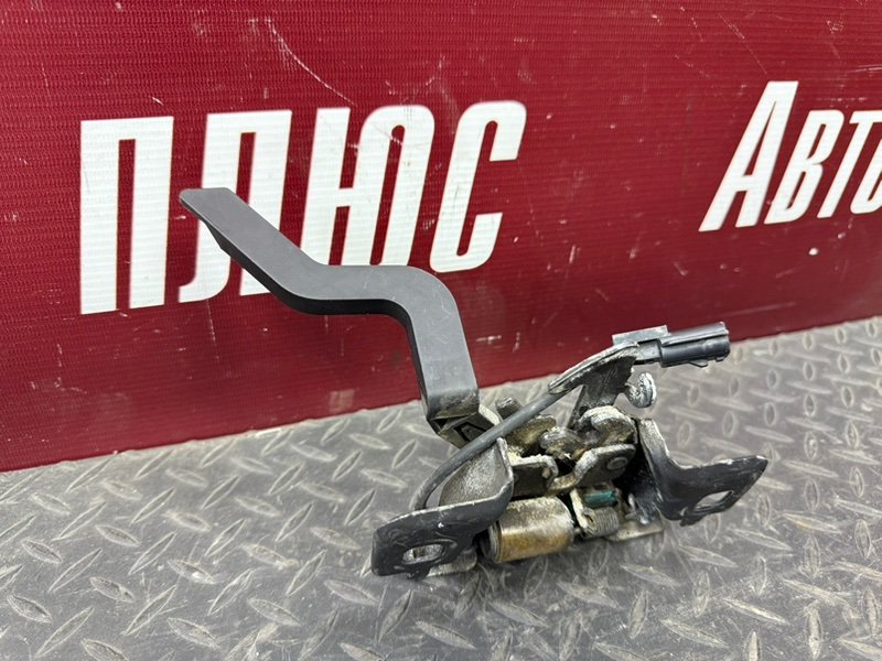 Замок капота