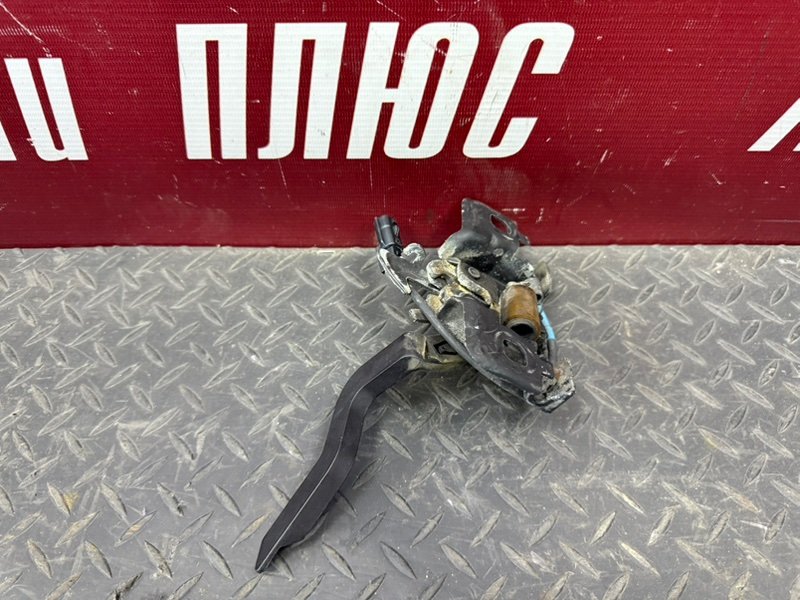 Замок капота