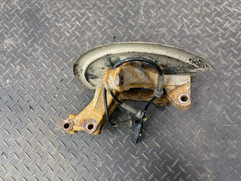 Кулак поворотный