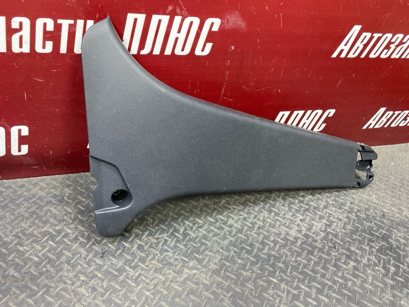 Обшивка средней стойки