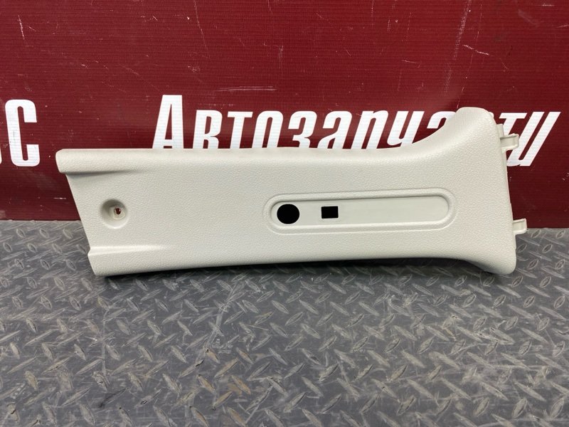 Обшивка средней стойки