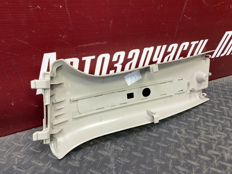 Обшивка средней стойки