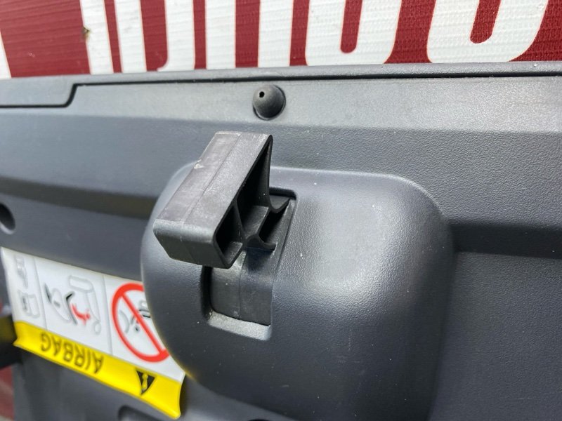 Крышка бардачка