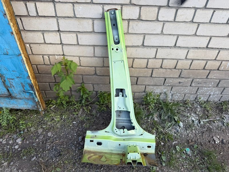 средняя стойка