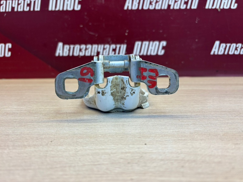 Петля двери