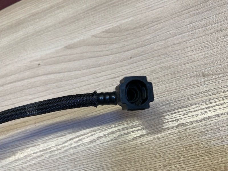 Трубка топливная