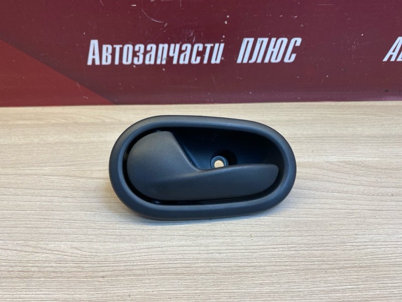 Внутренняя  ручка двери