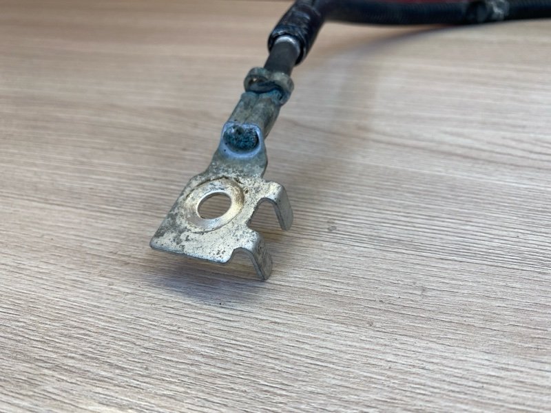 Клемма аккумулятора