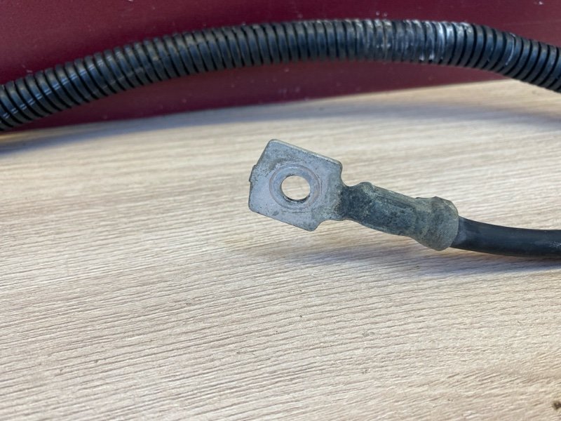 Клемма аккумулятора