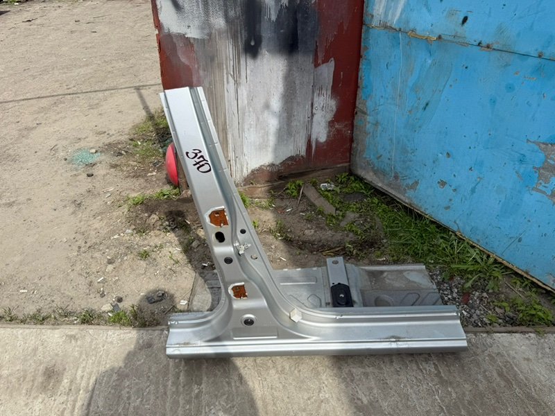 средняя стойка