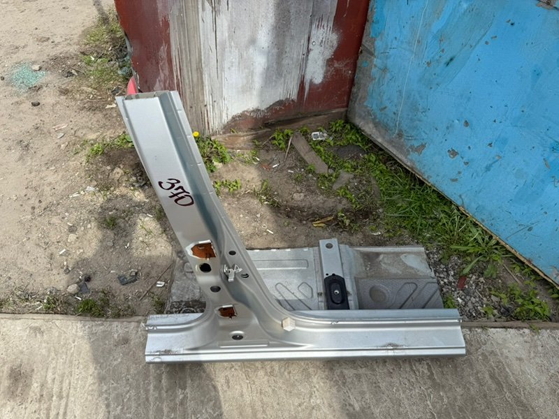 средняя стойка