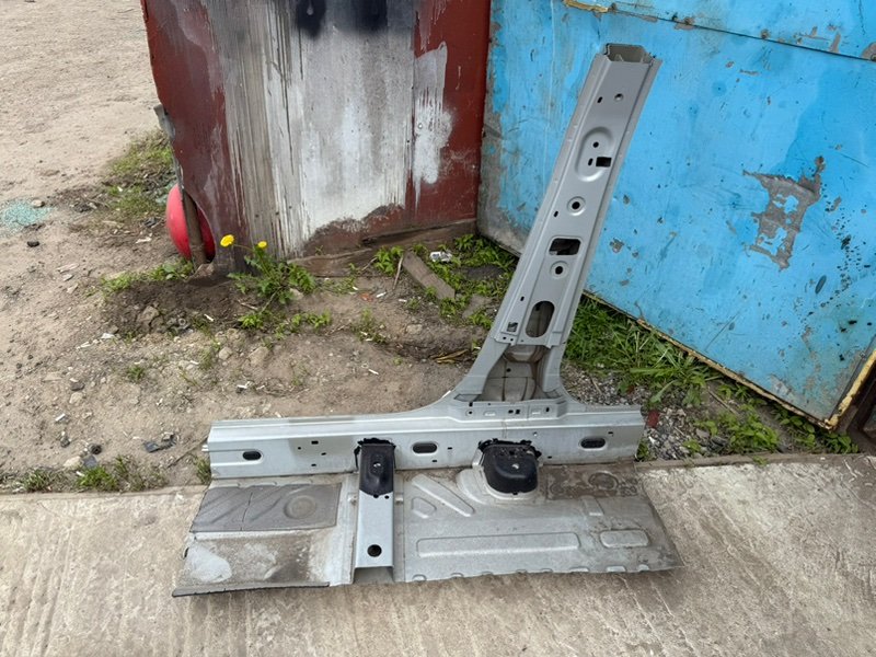 средняя стойка