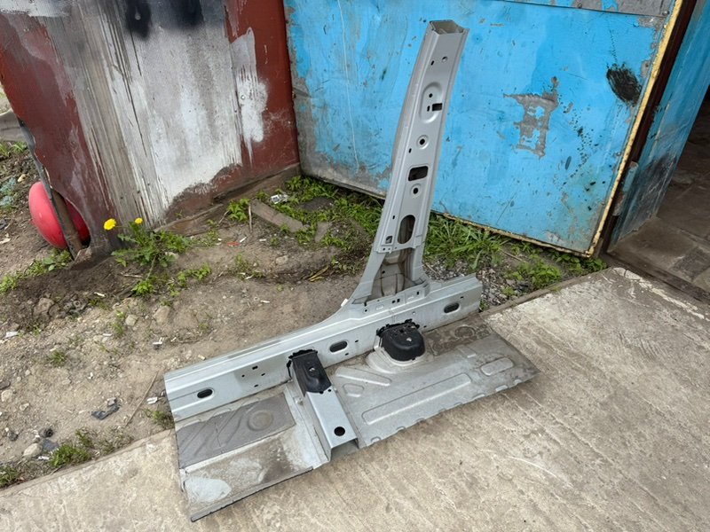 средняя стойка