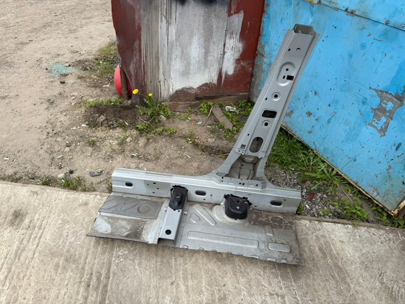 средняя стойка