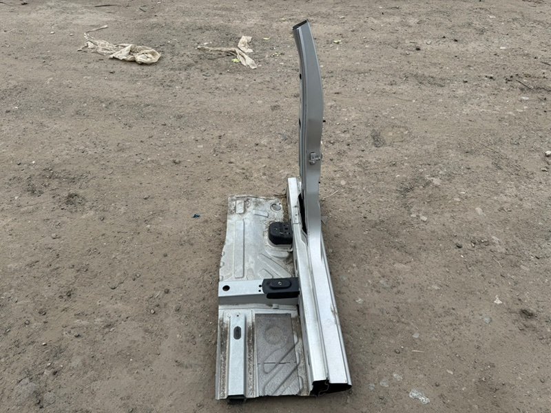 средняя стойка