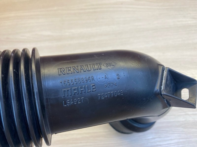 Патрубок воздушного фильтра