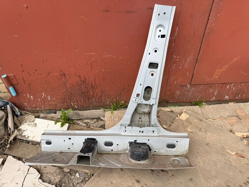 средняя стойка