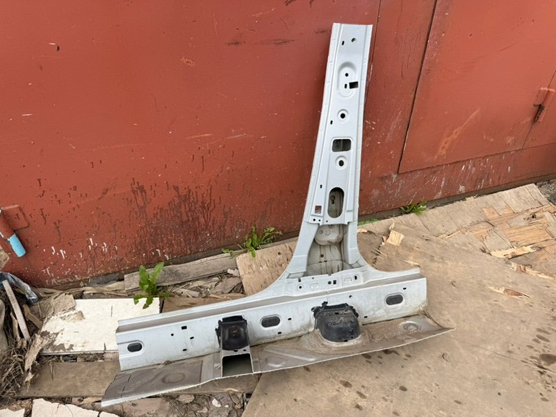 средняя стойка