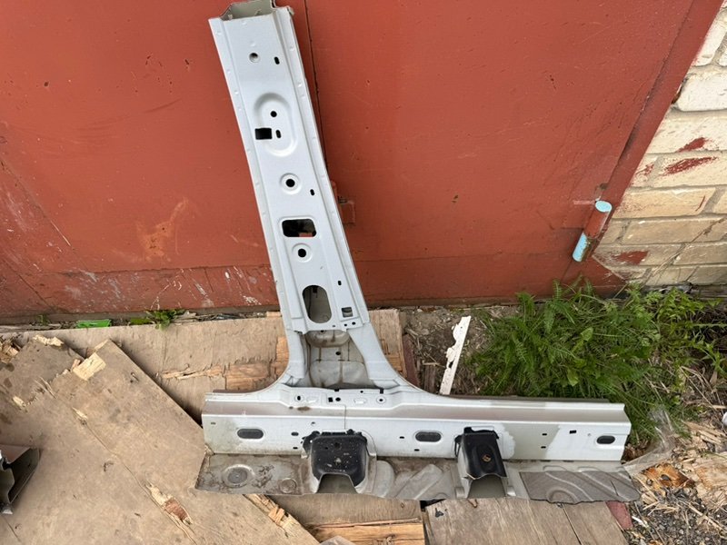 средняя стойка