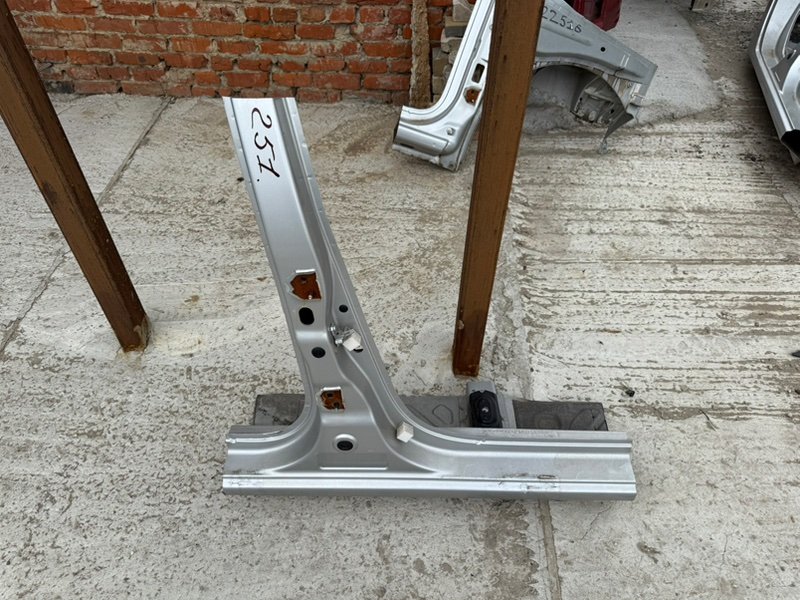 средняя стойка