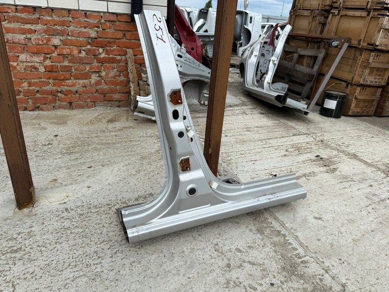 средняя стойка