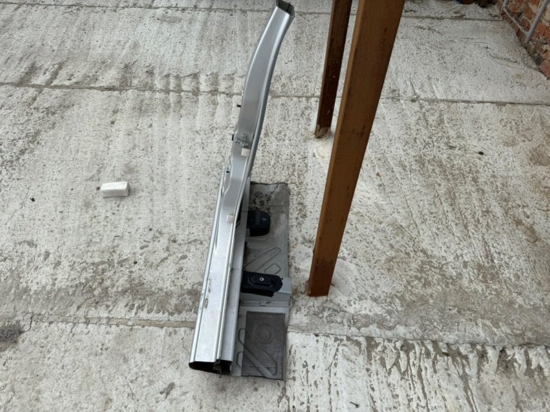 средняя стойка