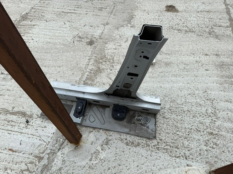 средняя стойка