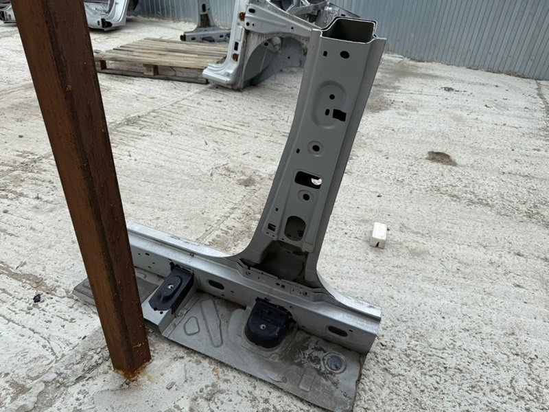 средняя стойка