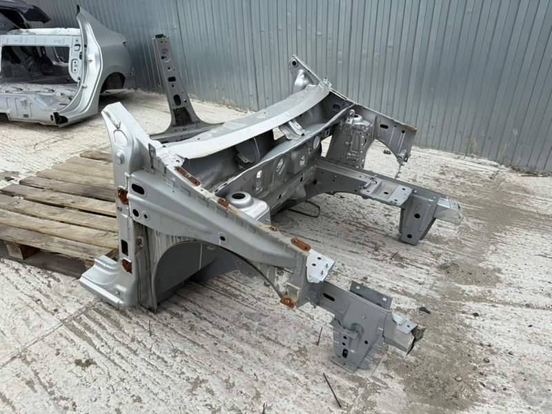 Передняя часть кузова