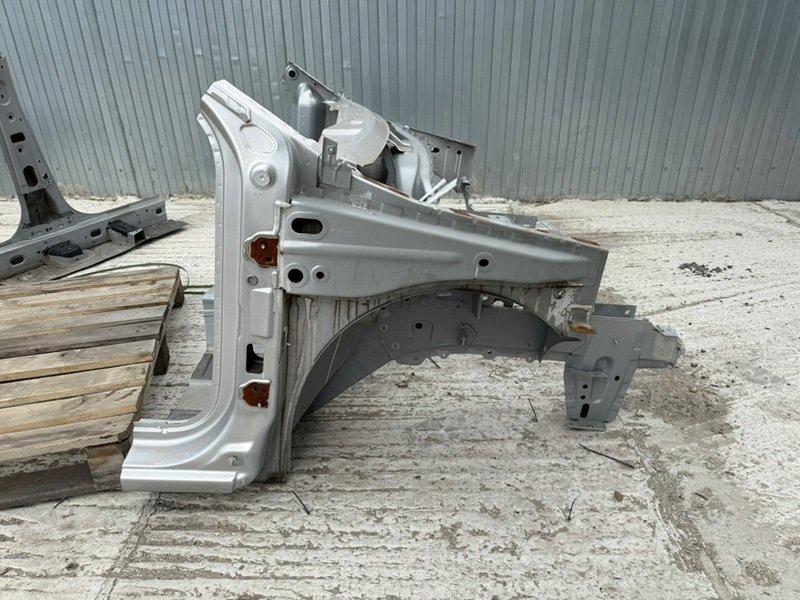 Передняя часть кузова