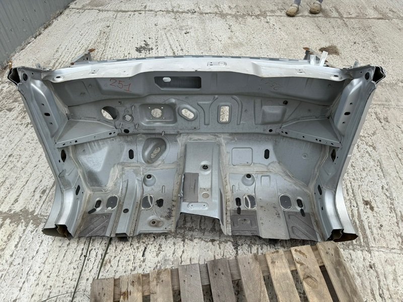 Передняя часть кузова