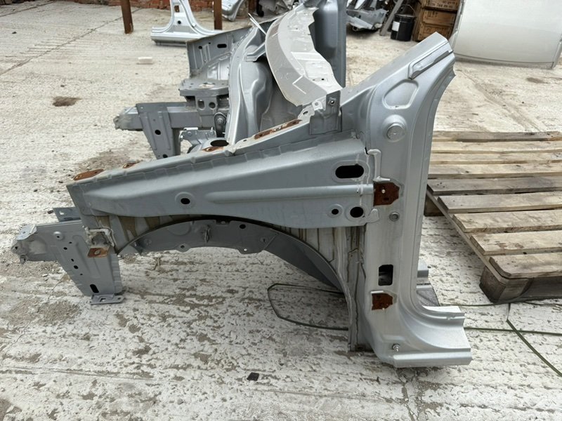 Передняя часть кузова