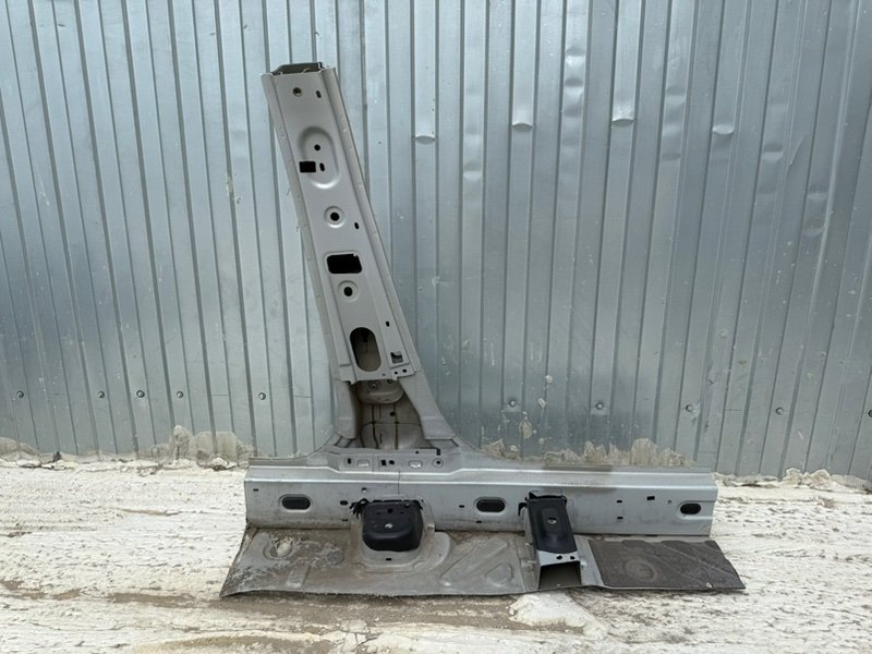 средняя стойка