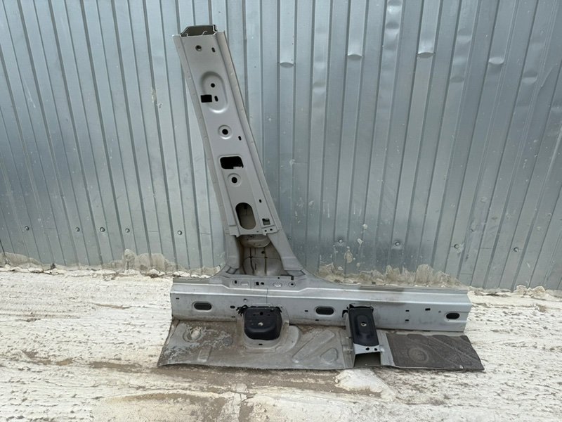 средняя стойка