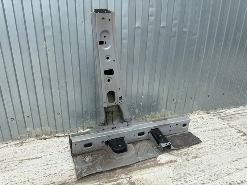 средняя стойка