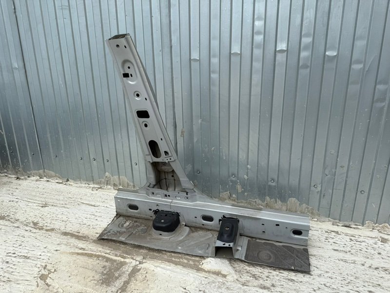 средняя стойка