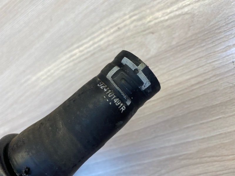 Патрубок радиатора