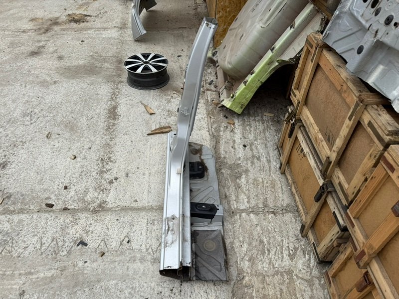 средняя стойка