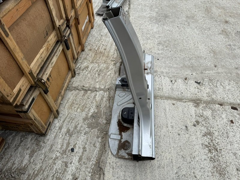 средняя стойка