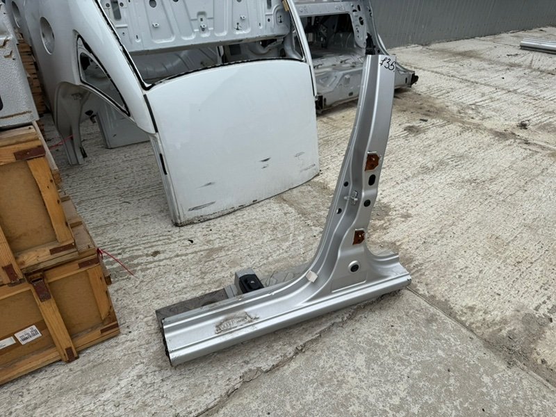 средняя стойка