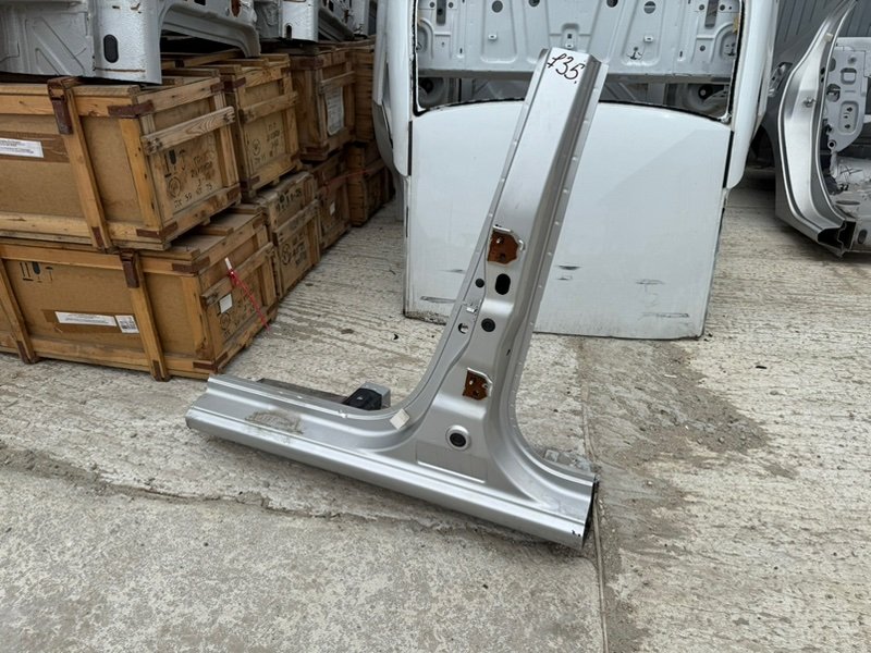 средняя стойка