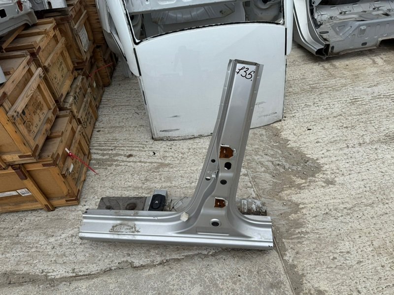 средняя стойка