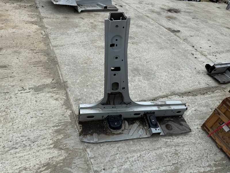 средняя стойка