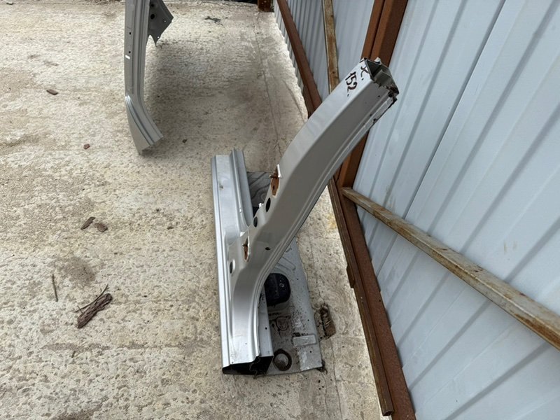 средняя стойка